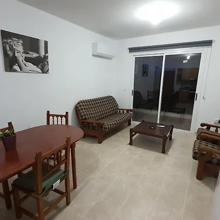 公寓 Lovely At The Center Of Paphos